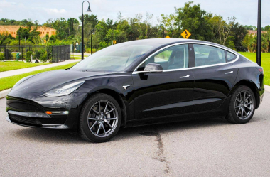 TESLA MODEL 3